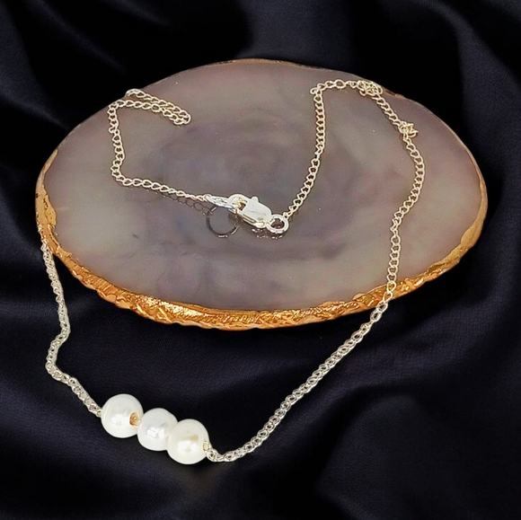 Silver & Pearls Charm Necklace Office Siren Corpcore New Preppy Classy Glam Luxe - Picture 1 of 12